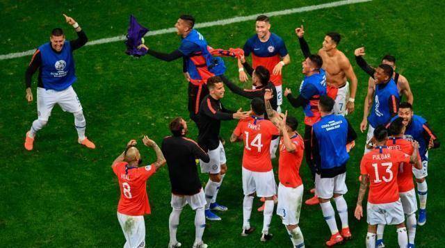 点球大战5-4!var两度改判 桑切斯一锤定音,智利挺进美洲杯四强