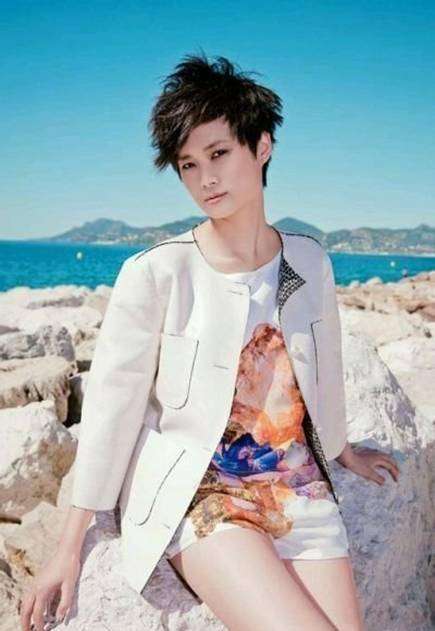 原创李宇春的成果不是偶然多年复出终有回报坐在轮椅上感动众人