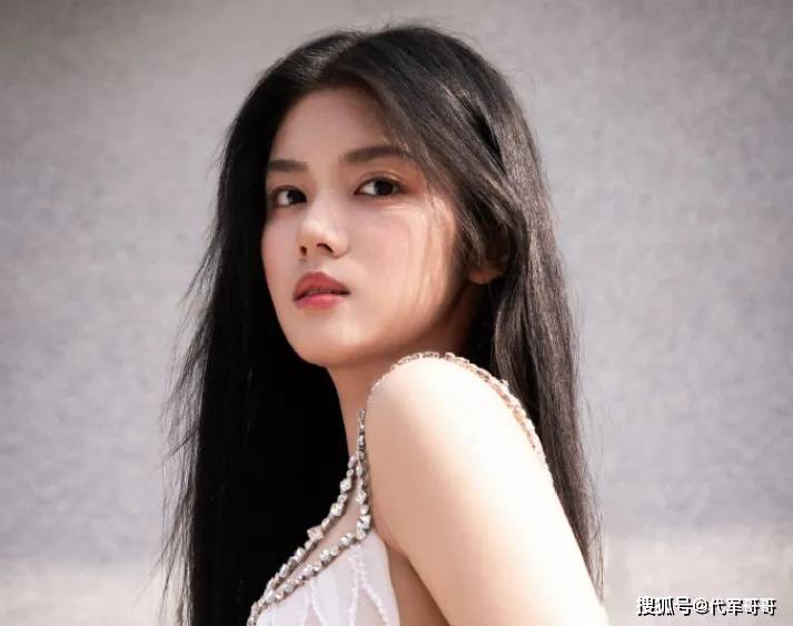 2018年4月,在上星播出的民国剧《远大前程》中饰演小林依依