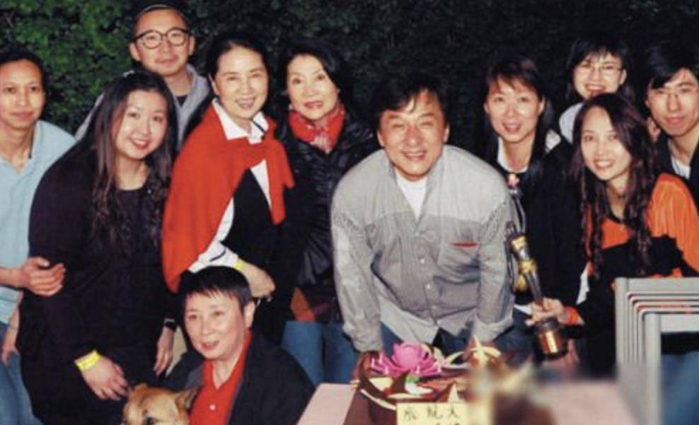 原创同样是成龙的孩子把林凤娇儿子和吴绮莉女儿一对比差距就有了