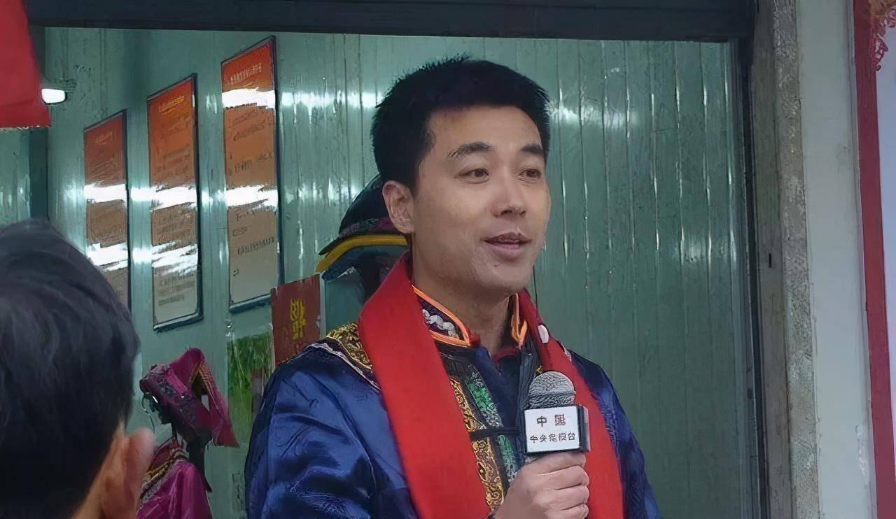 电视新一哥郭志坚结婚多年妻子成谜19岁儿子很优秀