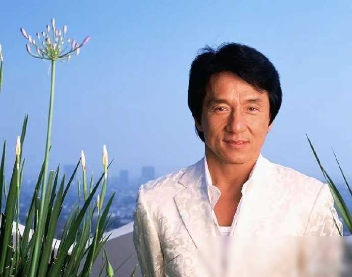 成龙生日祝福少引发热议,娱乐圈人情冷暖成话题!_故事_成功_传奇