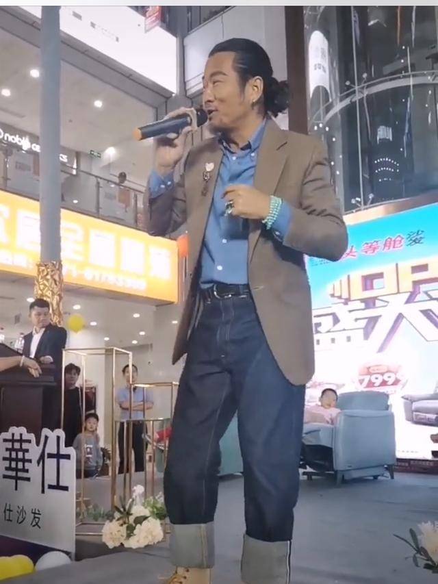 原创老戏骨孙兴商演卖唱遭无视被曝唱5首歌只要2800却被吐槽咎由自取