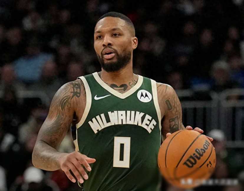 雄鹿的康诺顿和利拉德助球队保持领先,第一节结束时