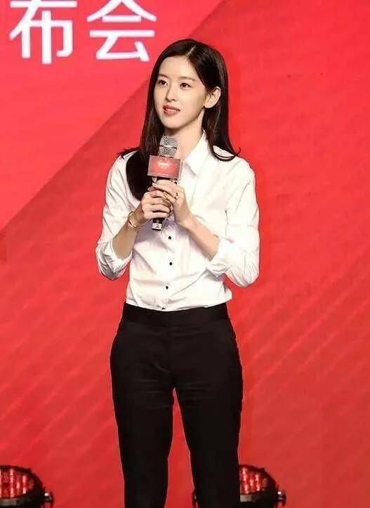 从清纯的奶茶妹妹一跃成为身价千亿的总裁老板娘,她做了什么_章泽天