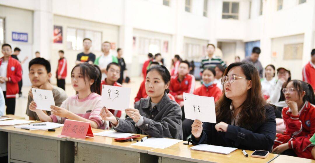忻州师范学院附属外国语中学举行第十三届校园文化艺术节现代舞比赛