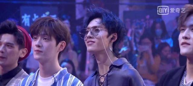 邓超元生日会大厂兄弟纷纷送祝福而他居然惊喜现身