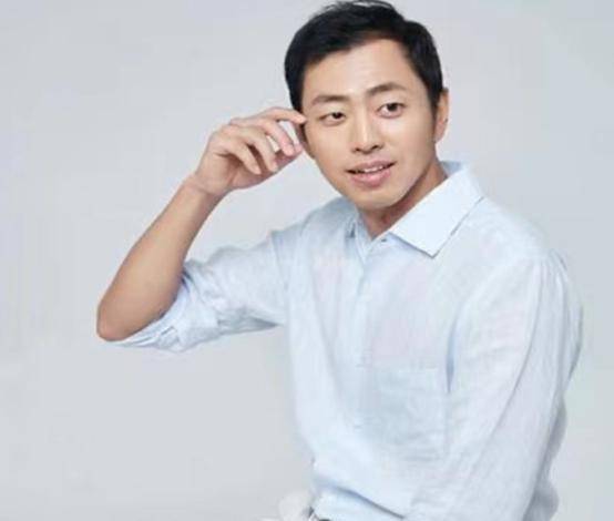 微观辨水的能力让他轰动全网,评委魏坤琳教授将这个挑战的难度系数评