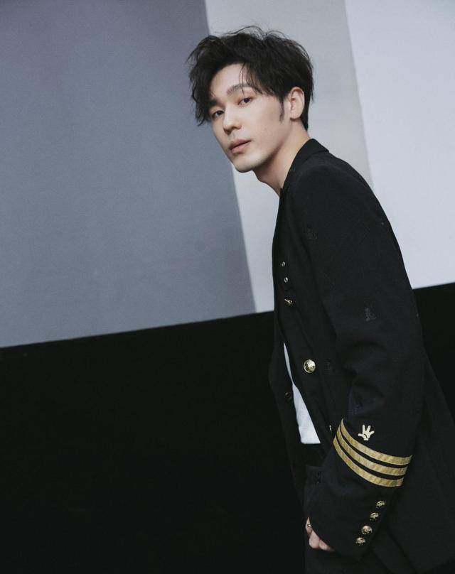 原创白宇跨界当歌手太意外穿米奇制服帅翻新作单曲全程参与超用心