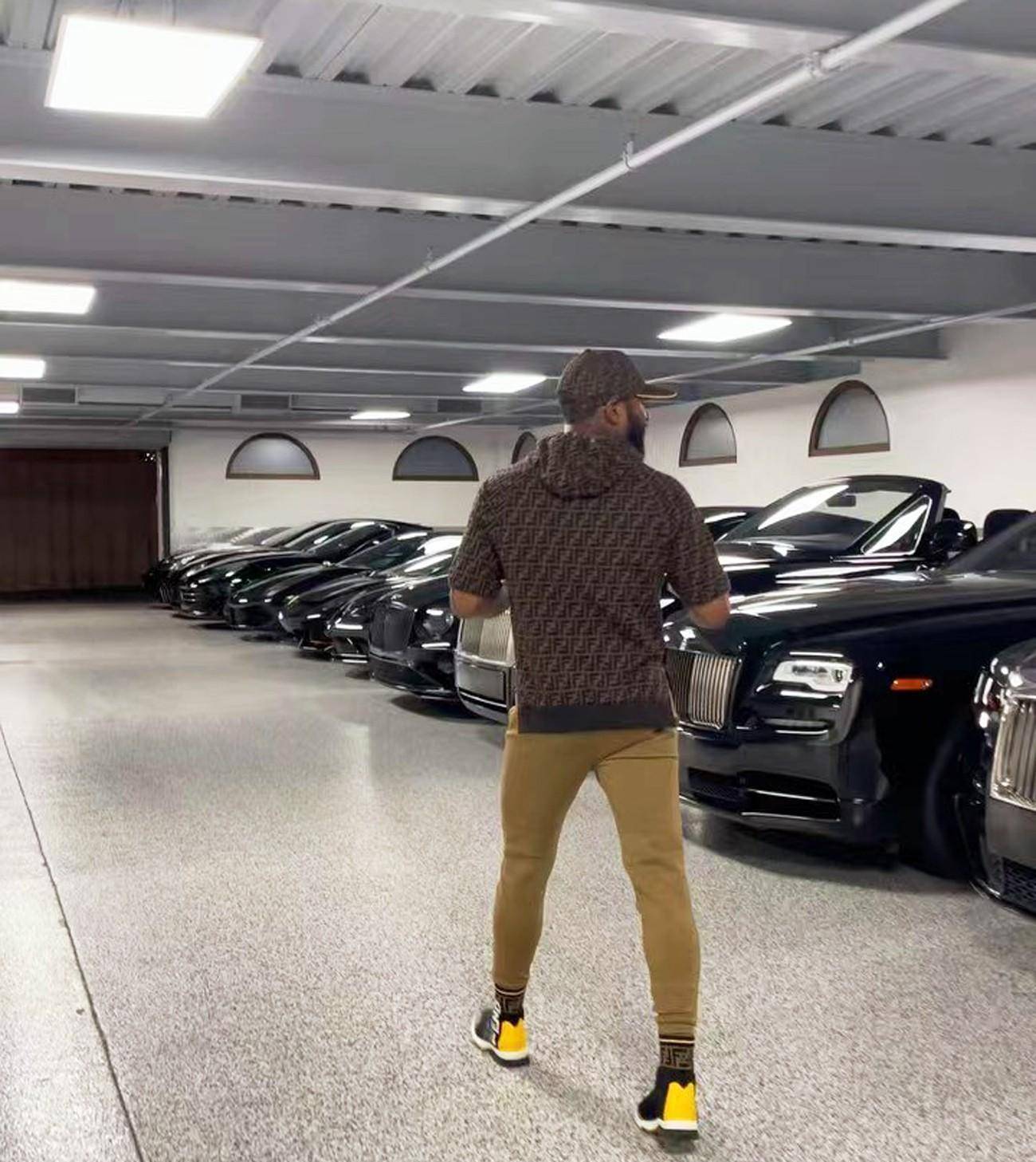 原创拳王梅威瑟奢华生活探秘拥有豪车无数两架私人飞机1亿美元