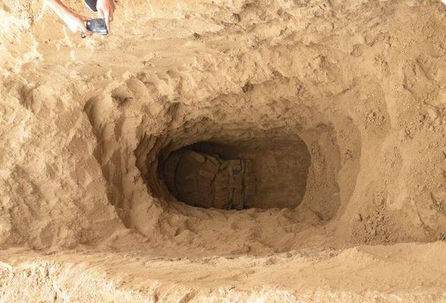 考古硕士揭秘真实盗墓盗贼不会打洞古墓被盗前后对比无比痛心