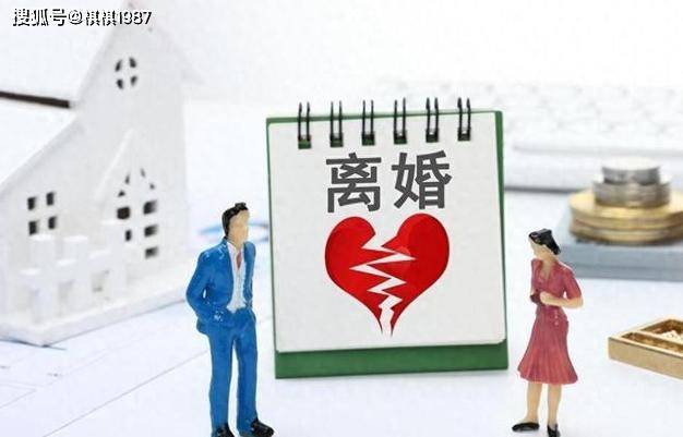 离婚3年后男子思念前妻女买了8岁女儿最爱吃的去探望，孩子的反应