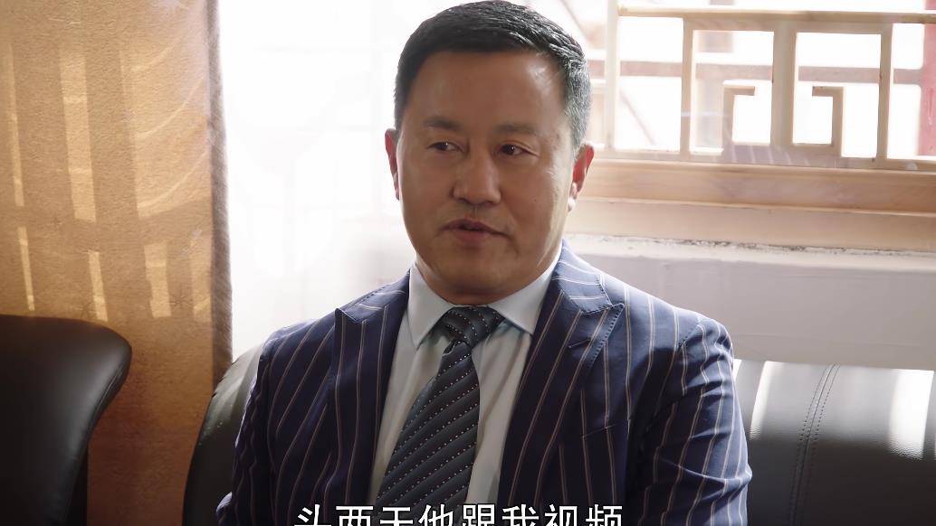 然而,看到第二个镜头,我倍感失望,龙泉沟村的墙上,"象牙山冰泉"五个字