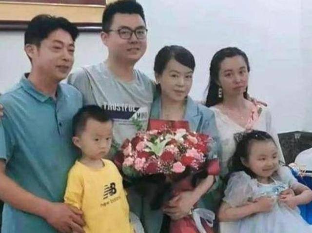 原创强盗逻辑杜粉指责许敏翻脸无情老杜与亲儿子认亲场面很尴尬