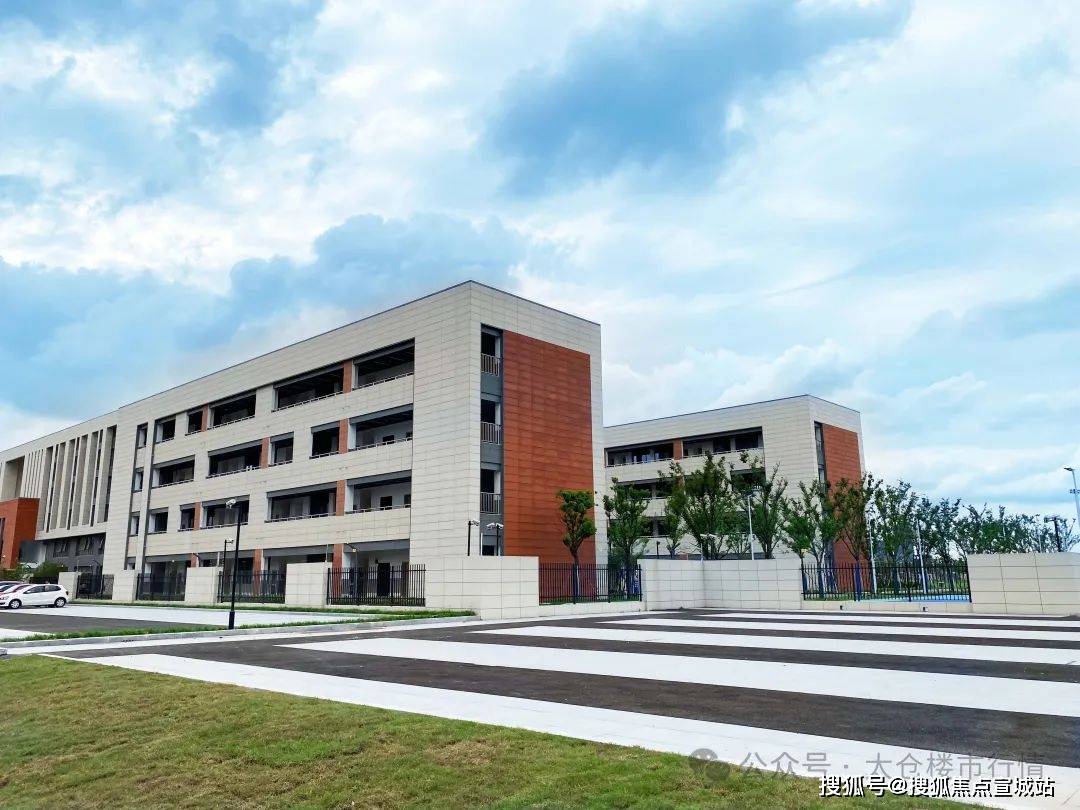 二中,1公里内林立明德幼儿园,明德小学,明德中学三所百年名校,10公里