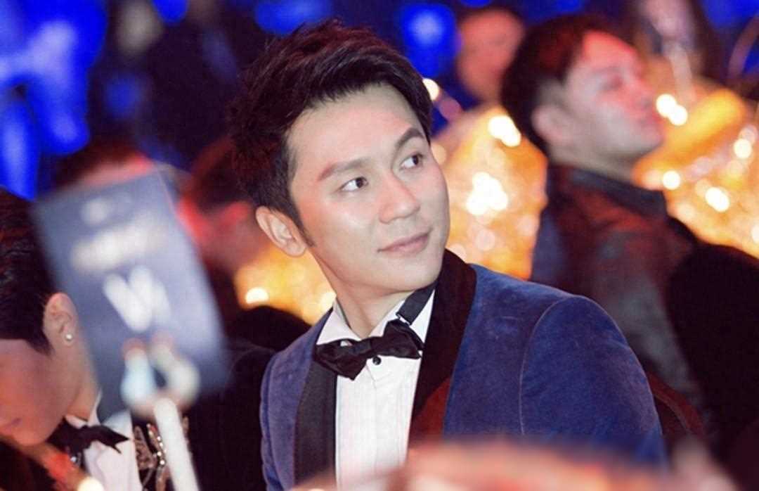李晨单身之谜与嗯哼父子情深引关注娱乐圈父爱传奇