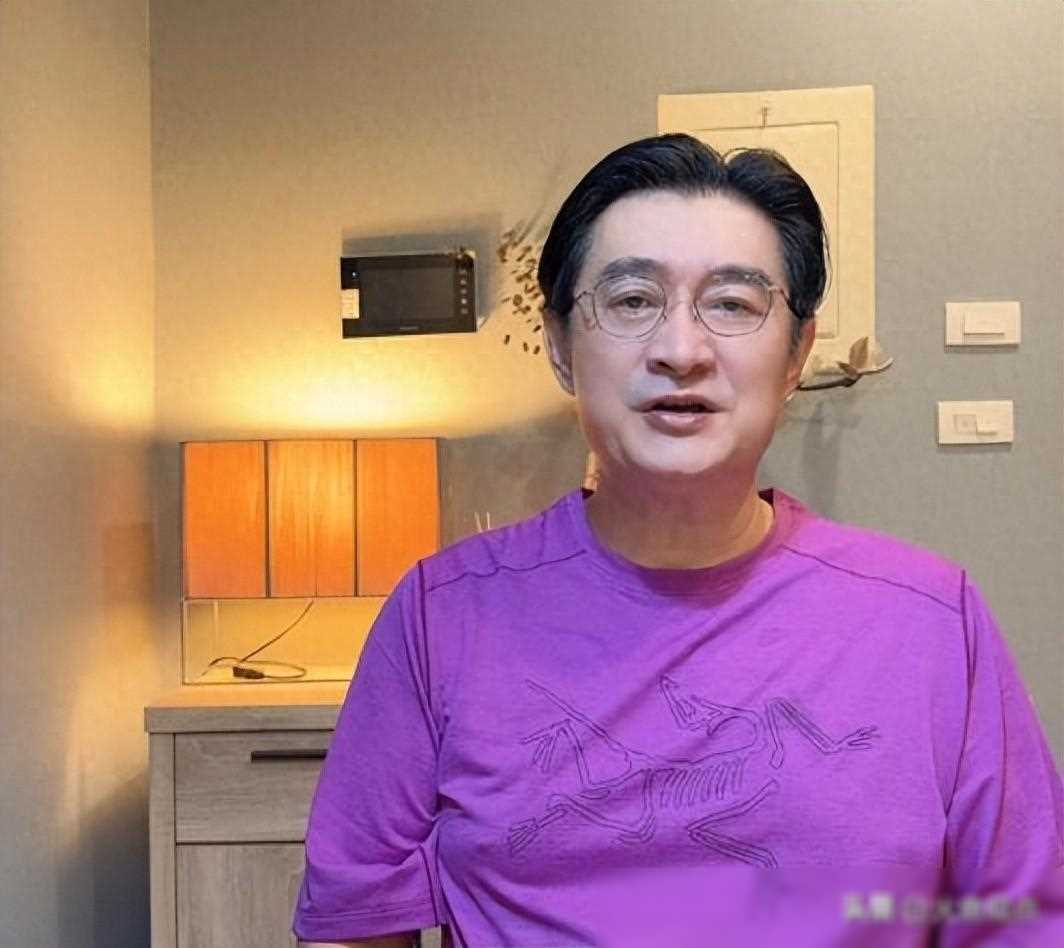 黄安在微博上略带尴尬又不失意外的口吻告诉粉丝:"抱歉啊,播不了了.