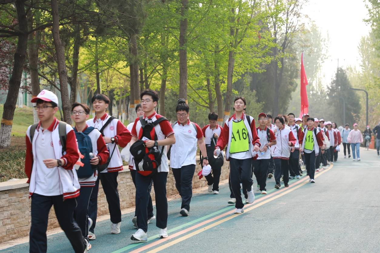 江州市精英中学图片图片