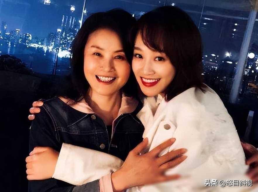 原创事实证明33岁无人敢娶的蓝盈莹已经彻底活成了一个笑话