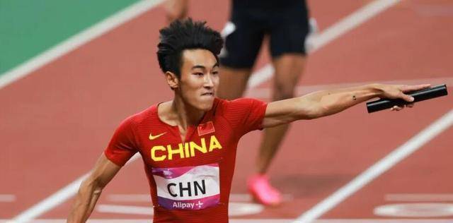 中国新秀陈佳鹏10秒08创造历史谱写辉煌篇章