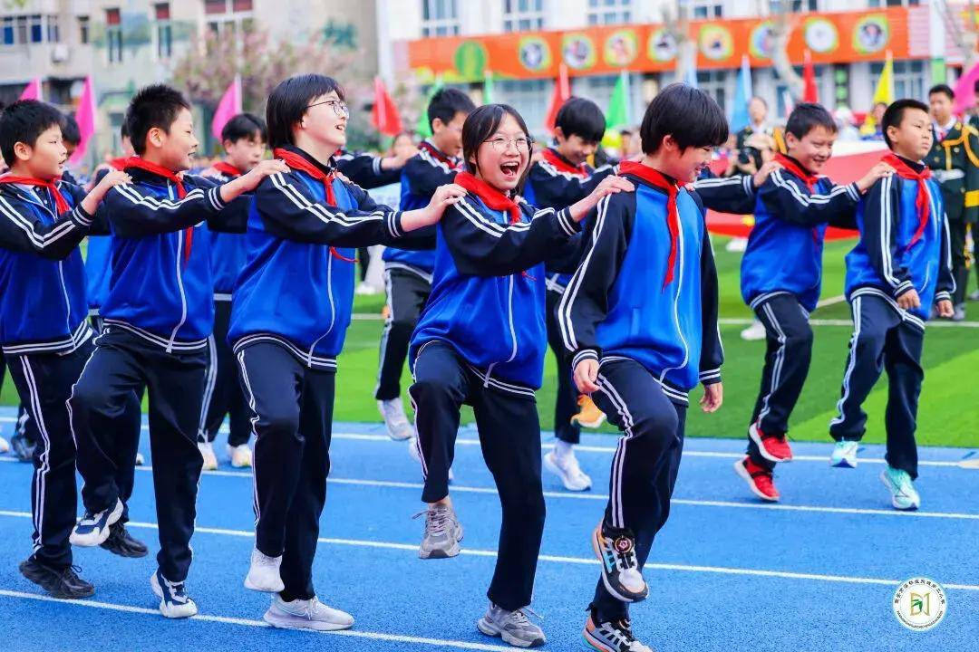 走向春天心怀未来灞桥区东城第二小学举行春季田径运动会