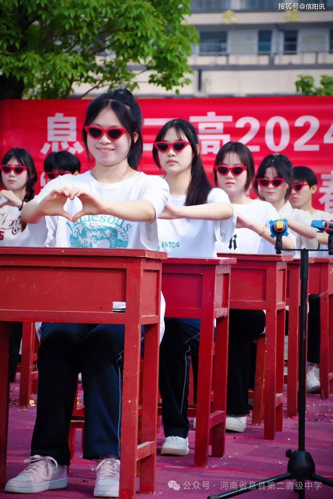 桌而不凡律动青春息县二高举行课桌舞韵律操决赛