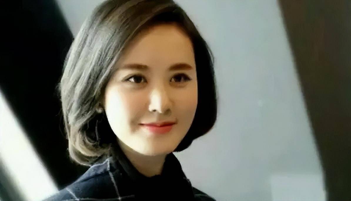 秦方曾被誉为重庆最美高考状元今当上央视主持43岁依然单身