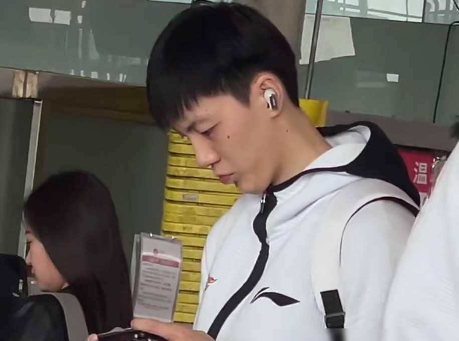 原创广东归途东莞欢聚黄明依康复态度坚韧胡明轩畅玩游戏乐在其中