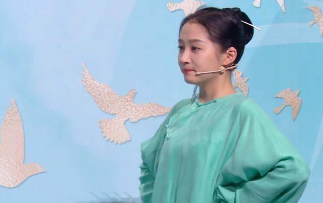 原创关晓彤录王牌突来生理期小腹疼差点摔倒幸好有他及时救场