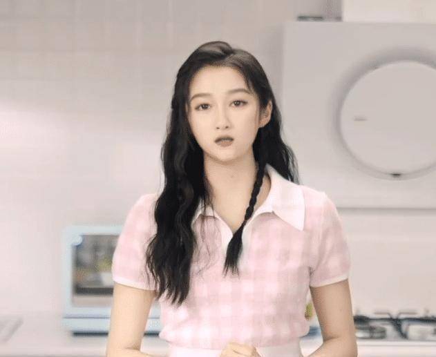 关晓彤晒出制作凉面的视频,亲力亲为真的好用心,颜值却依旧在线_减肥