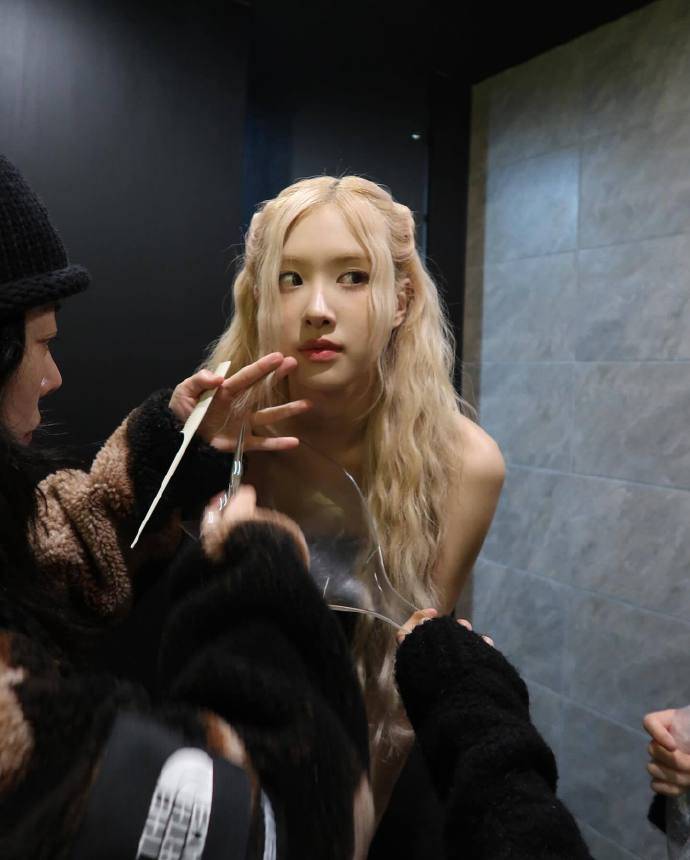 原创blackpinkros07出席活动韩网友称她的外貌变了和以前不太一样