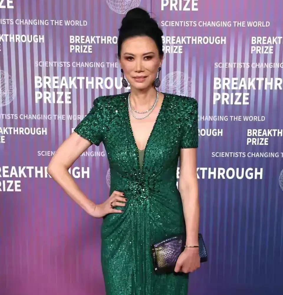 默多克和朱可娃的婚礼将在六月份举行,这是默多克第五次结婚,也将是