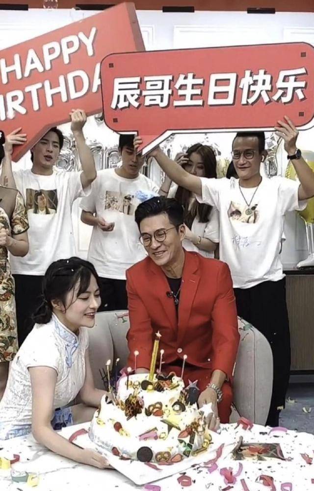 古惑仔再次相聚张耀扬满头白发显沧桑陈小春活力满满