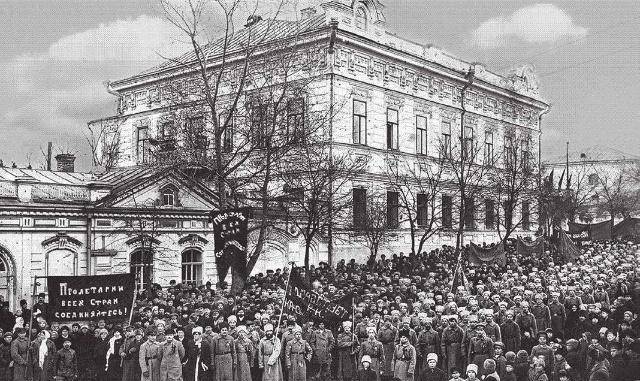 斯大林给此人极高的地位却只为栓住他其晚年十分悲惨