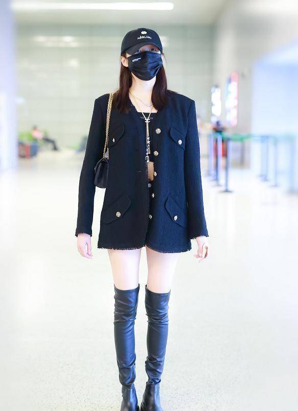 原创关晓彤西装配黑丝造型写真一双大长腿吸睛腿长到像开了特效