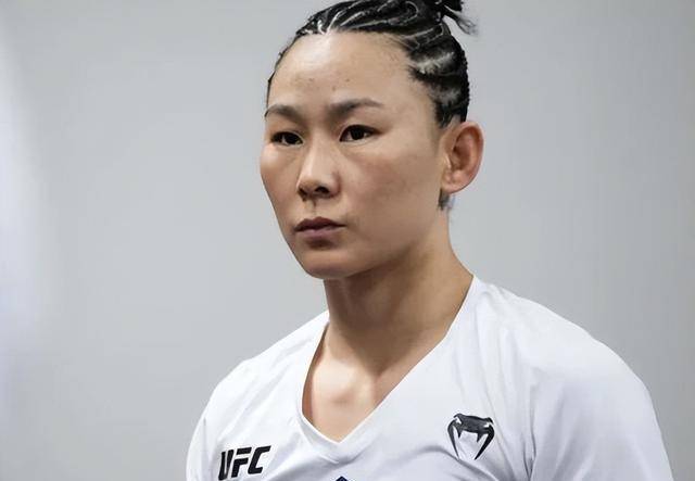 原创张伟丽成功卫冕ufc女子草量级金腰带取得三连冠辉煌战绩