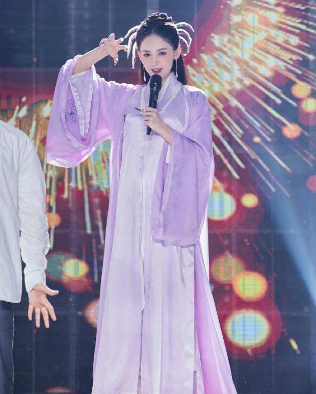 古力娜扎的周芷若扮相火了,颜值成了焦点,网友:触碰到天花板了_古装