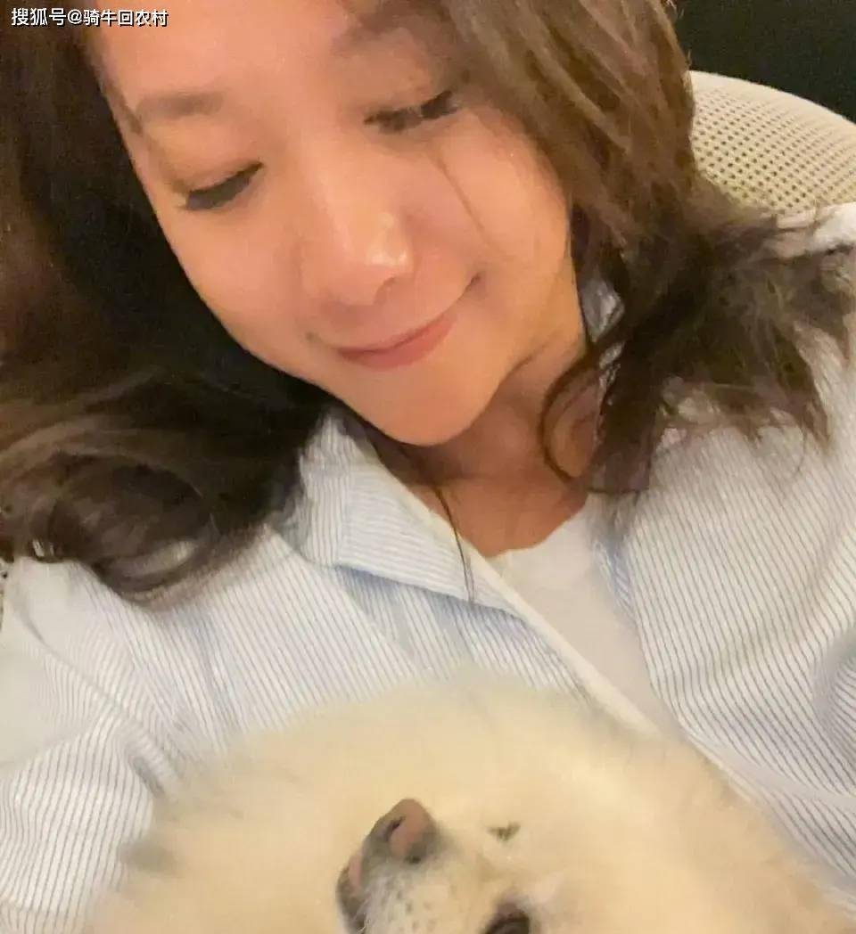 原创徐静蕾移居美国多年把皮肤晒成小麦色小腿肌肉紧实