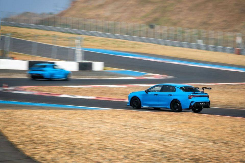 领克03亮相成都天府赛道演绎高性能的极致魅力