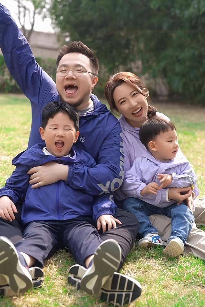 原创巴图罕晒全家福长子正面出镜像爸爸弟弟奶萌可爱像奶奶宋丹丹