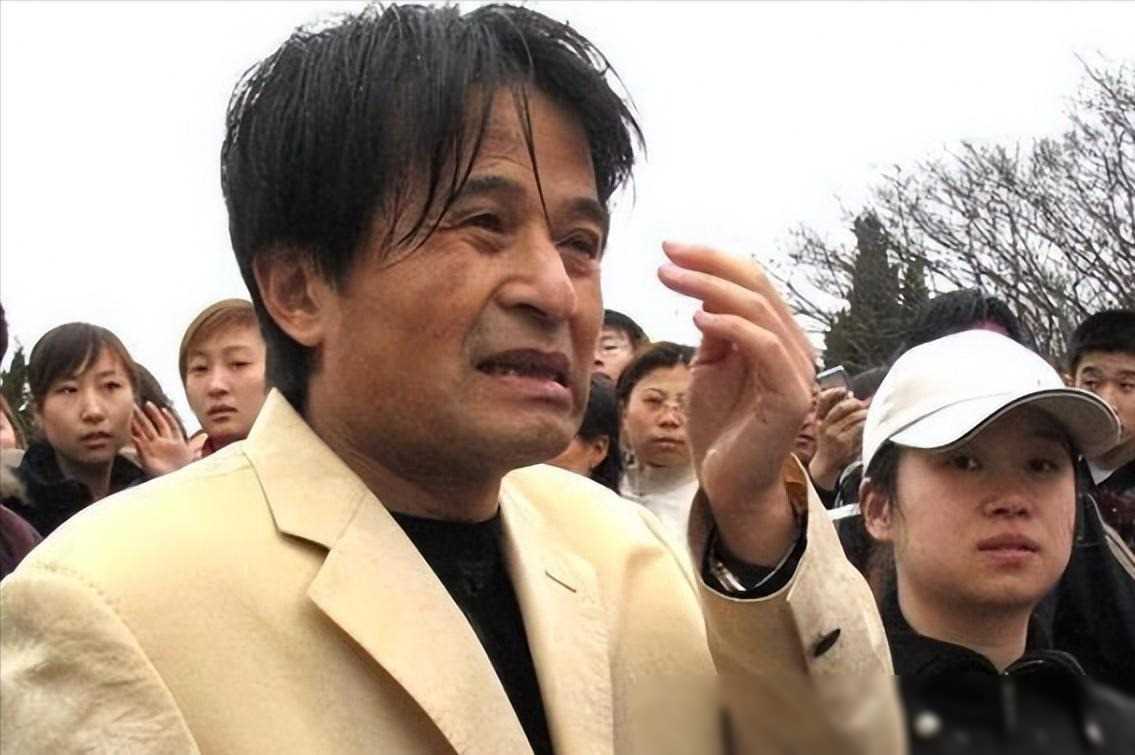 毕姥爷酒桌露面,老态尽显,果汁代替酒_毕福剑_公众_视频