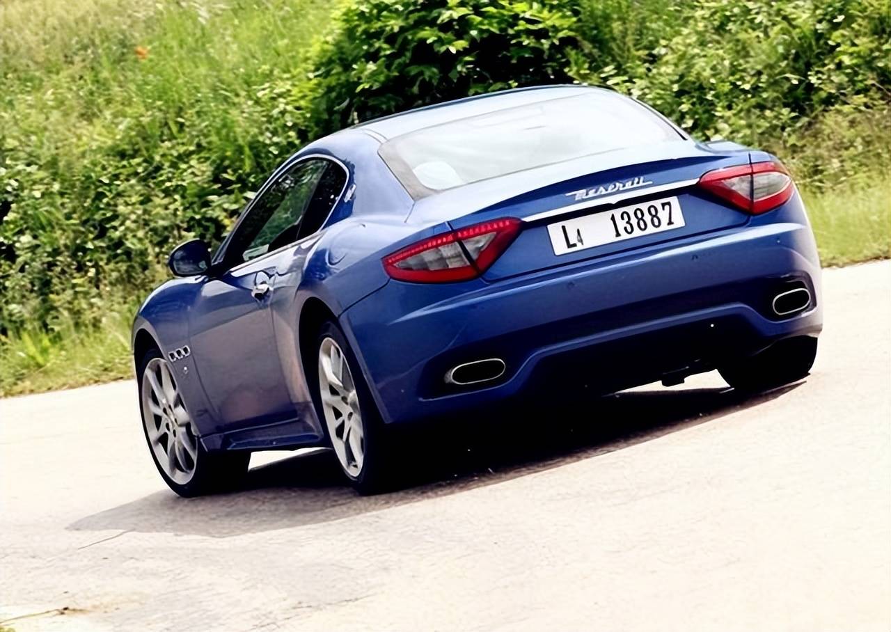 关晓彤开百万奔驰,再看鹿晗的座驾,黑粉也不骂了:果然天生一对_搜狐