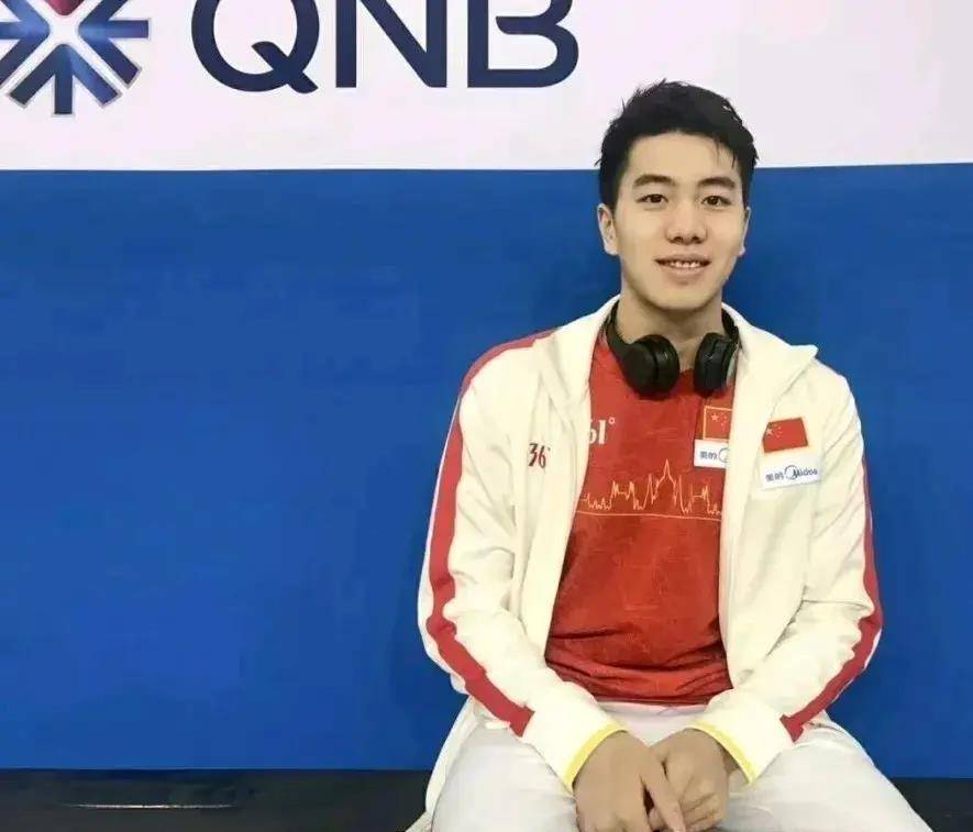 孙佳俊身高:178,不算低了,平时私下就是一个阳光帅气十足的大男孩!