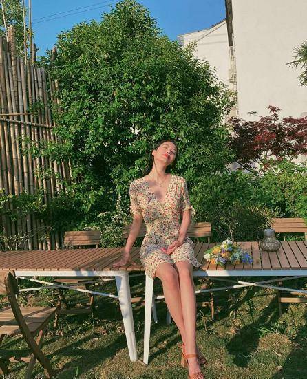 《花木兰》官方搞事!杨采钰海选视频腿粗身材差,难怪输给刘亦菲