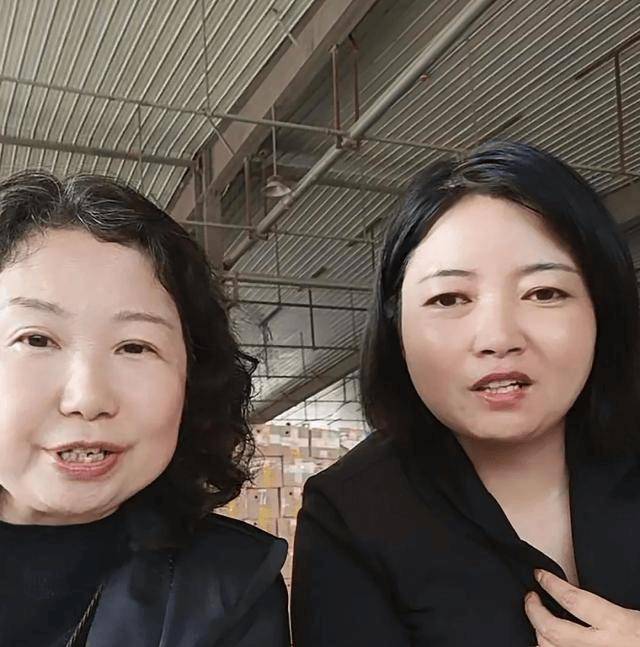 原创堂嫂陪杜新枝卖红薯许妮妮带货西北农特产田静晒奇奇背满江红