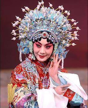 三:张建国张建国是国家京剧院三团的奚派老生演员,师承张荣培,欧阳中