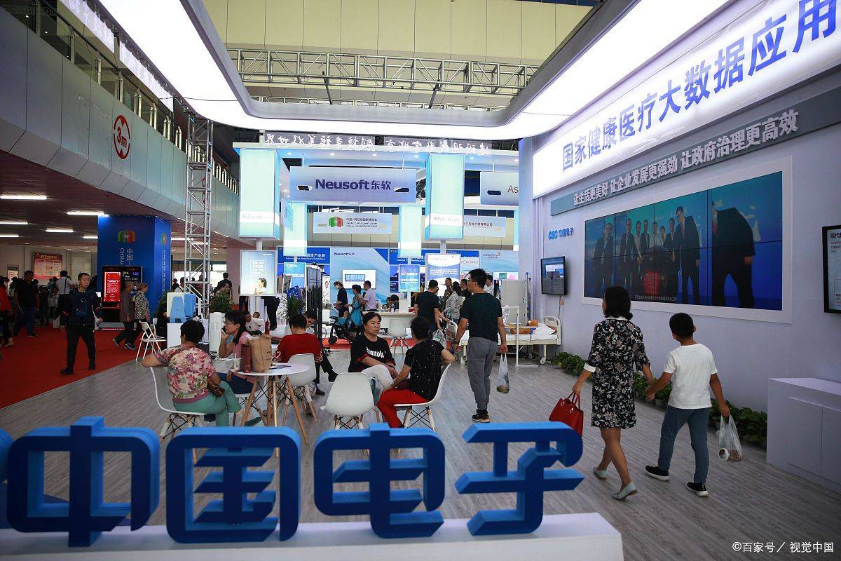 024上海智慧能源展览会于国家会展中心盛大开幕_观众_详情_女士