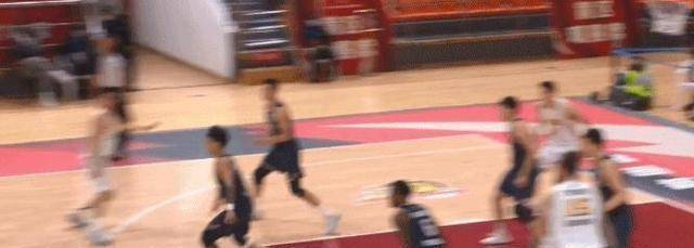 原创广东36次犯规送53次罚球赵睿垫脚违体末节被打160敲警钟