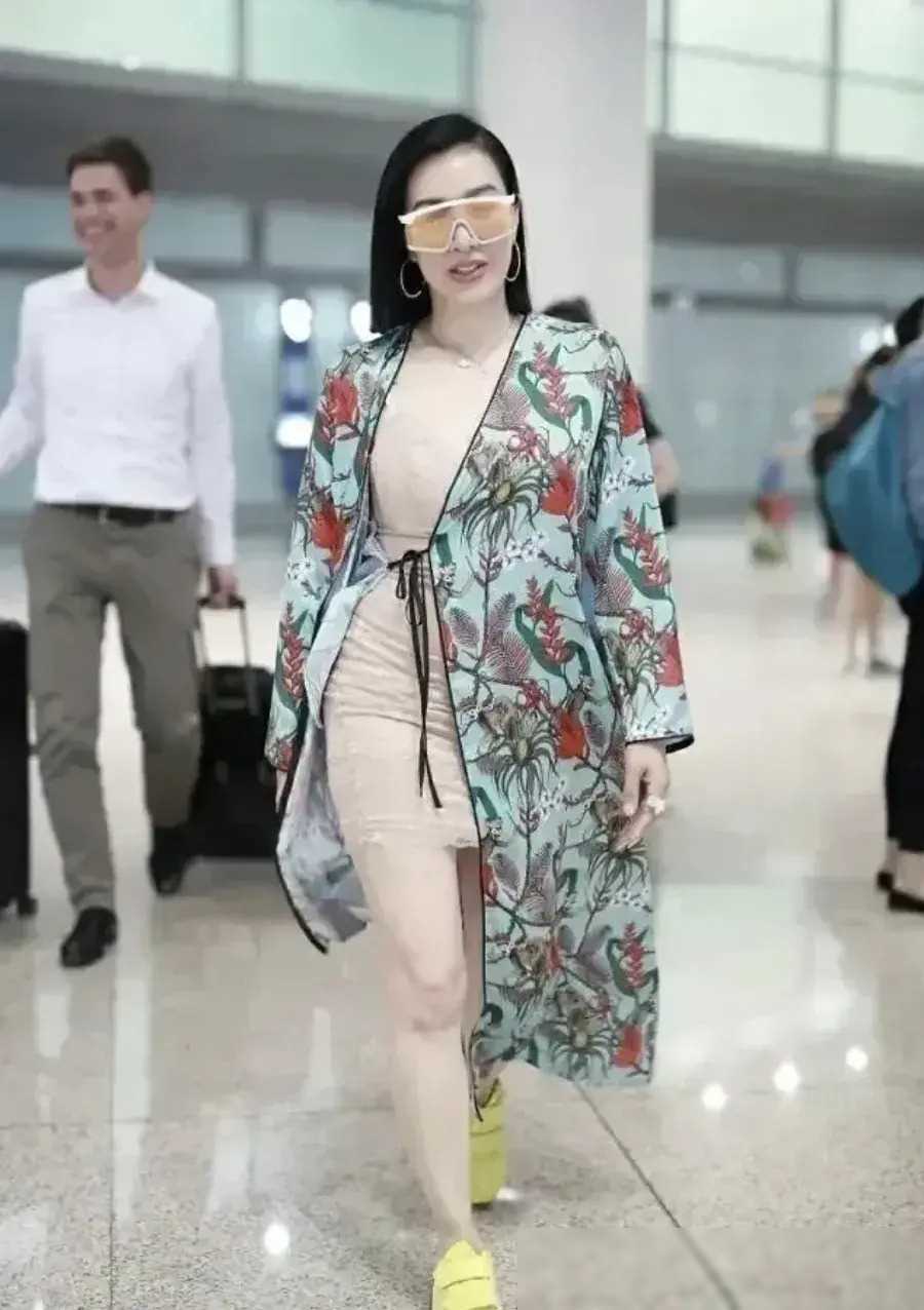 53岁钟丽缇从丰腴到火辣她的自信释放了我的身材压力