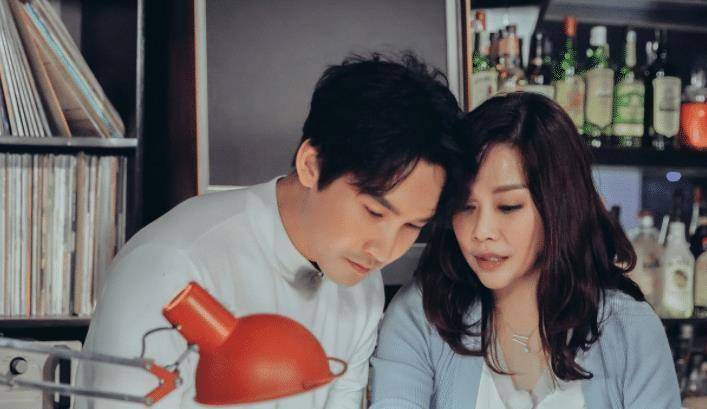 原创张铎有多爱陈松伶刚结婚就撕掉结婚证婆婆做法令网友恼怒